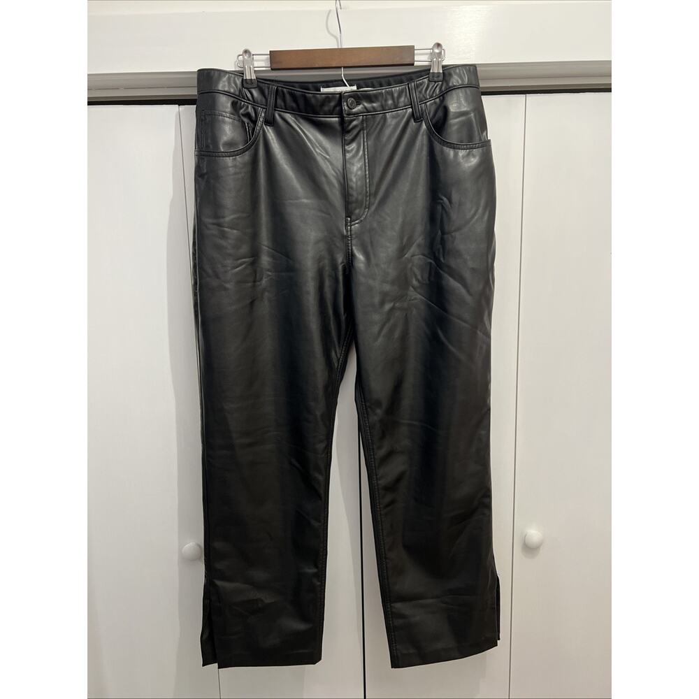 Abercrombie & Fitch “90s Straight Ultra High Rise” BLACK Vegan Leather Sz 18s